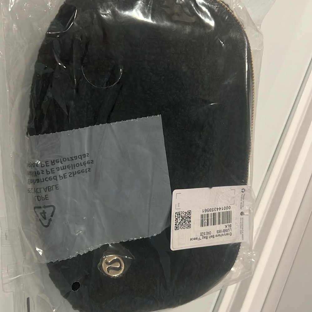 NWT 2021 Black/Gold Sherpa lululemon Fleece Everywhere Belt Bag EBB